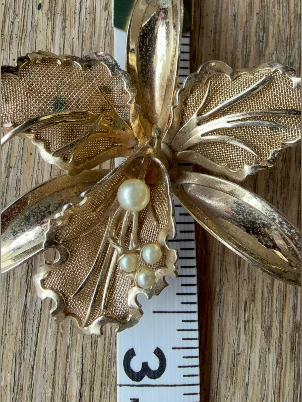 Vintage Gold Tone Leaf Brooch with Faux Pearls
